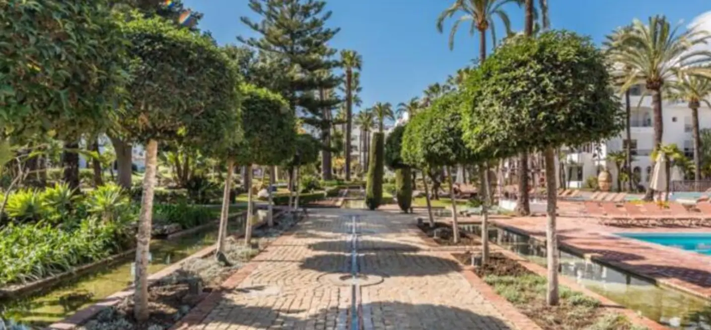 Sale of ground floor apartment in Puerto Banús 4