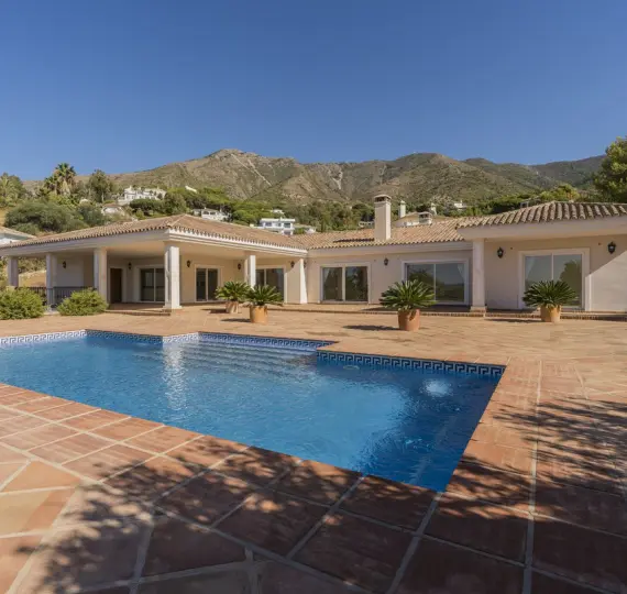 Sale of detached villa in Valtocado