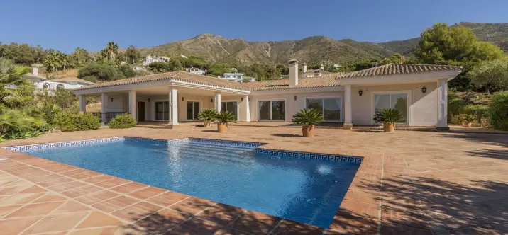 Sale of detached villa in Valtocado 0