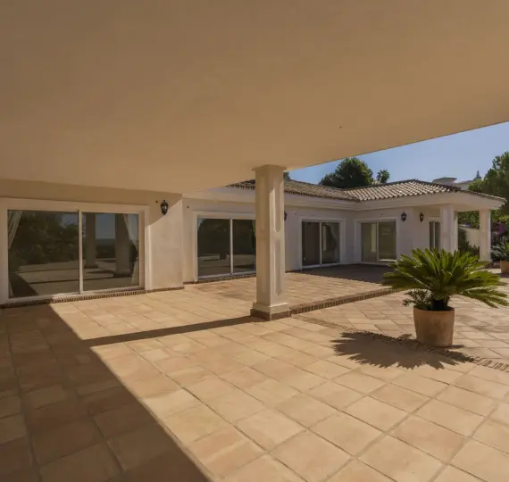 Sale of detached villa in Valtocado