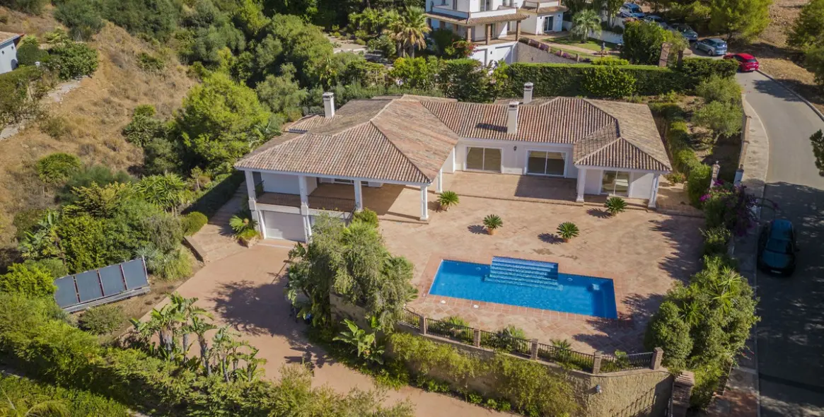 Sale of detached villa in Valtocado 3