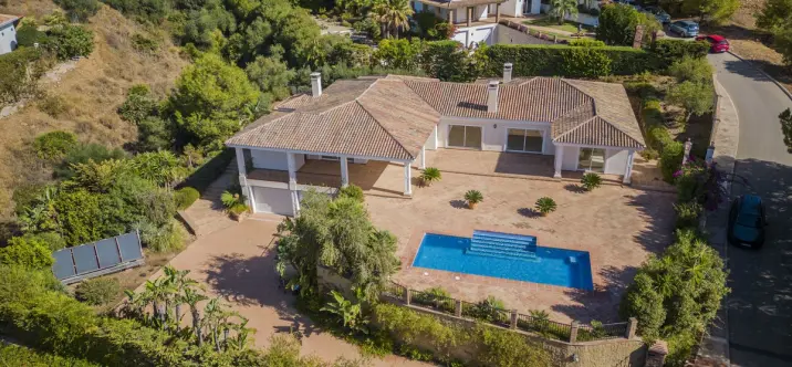 Sale of detached villa in Valtocado 2