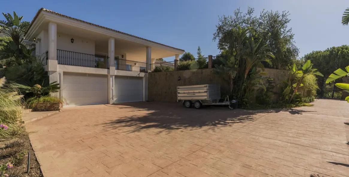 Sale of detached villa in Valtocado 4