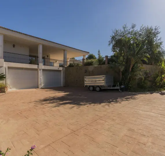 Sale of detached villa in Valtocado