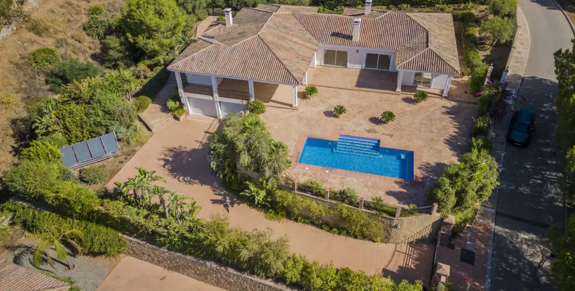 Sale of detached villa in Valtocado 8