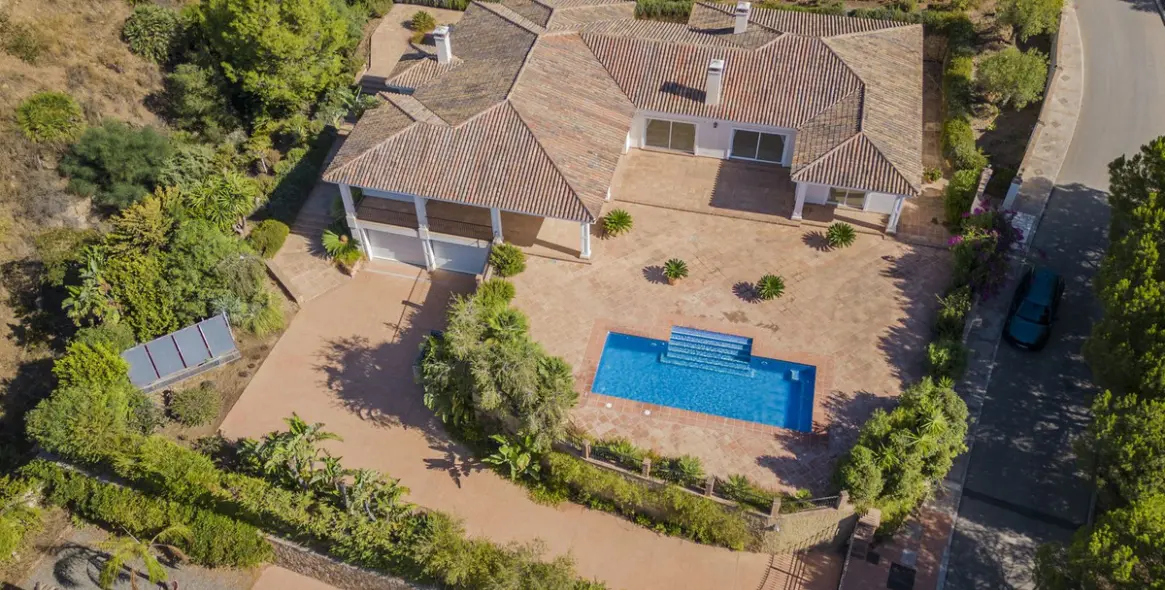 Sale of detached villa in Valtocado 9