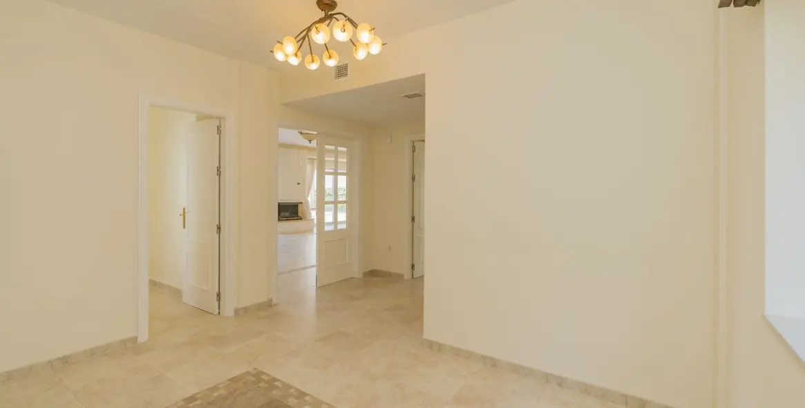 Sale of detached villa in Valtocado 11