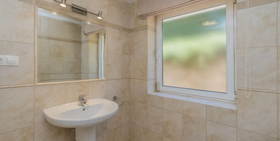 Sale of detached villa in Valtocado 12