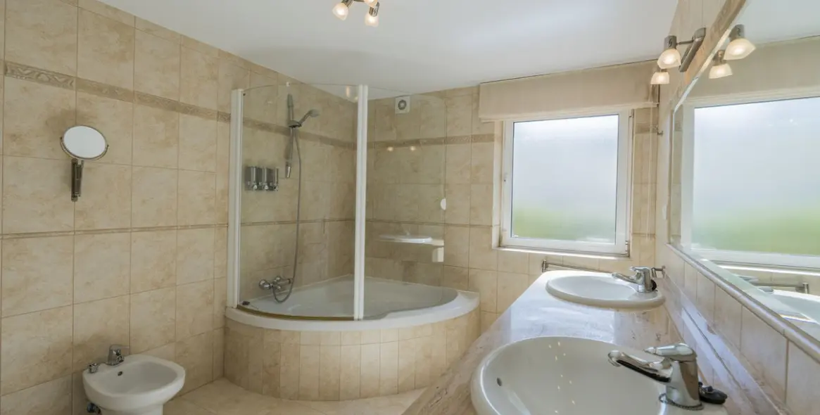 Sale of detached villa in Valtocado 13