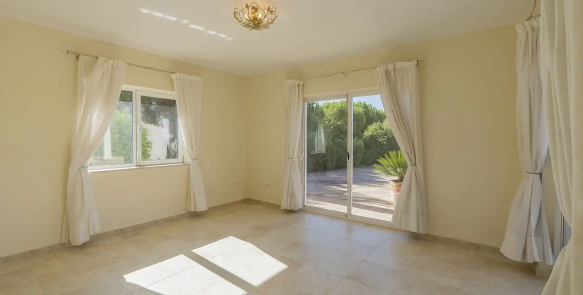 Sale of detached villa in Valtocado 15