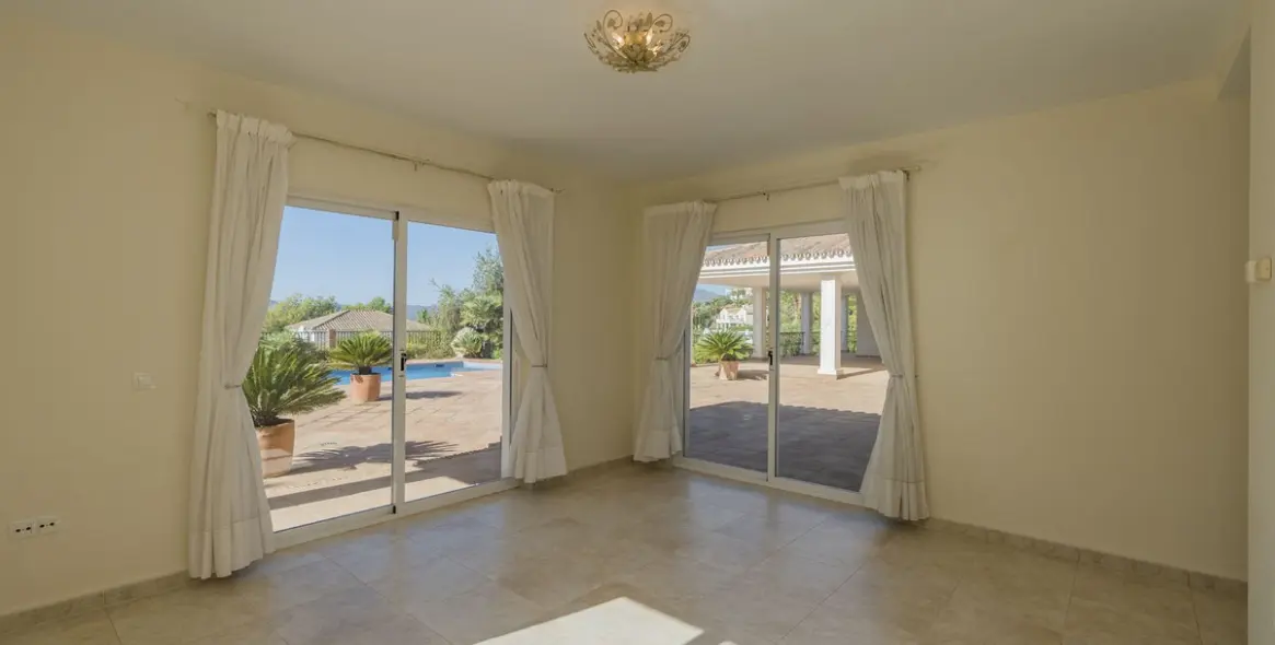 Sale of detached villa in Valtocado 16