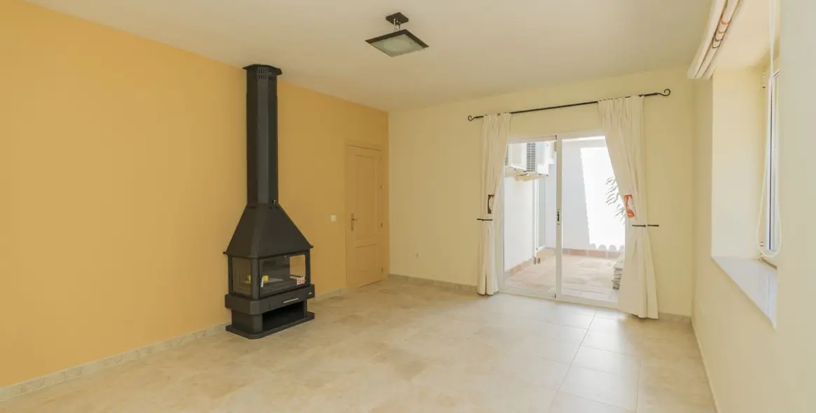 Sale of detached villa in Valtocado 18