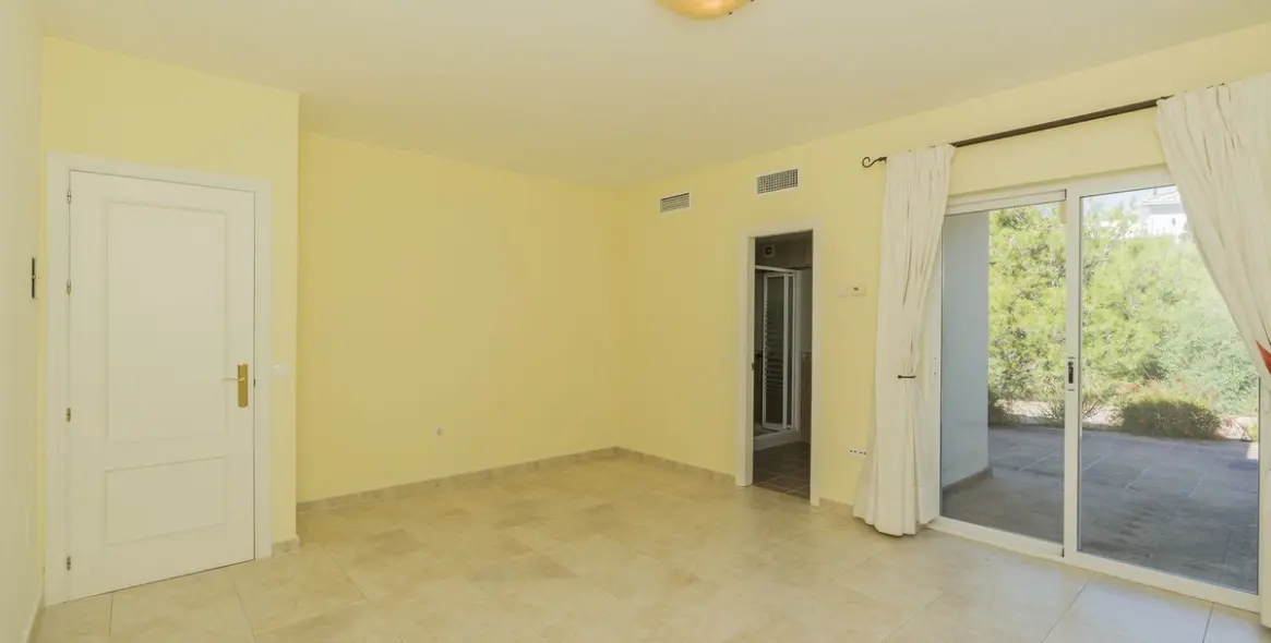 Sale of detached villa in Valtocado 30