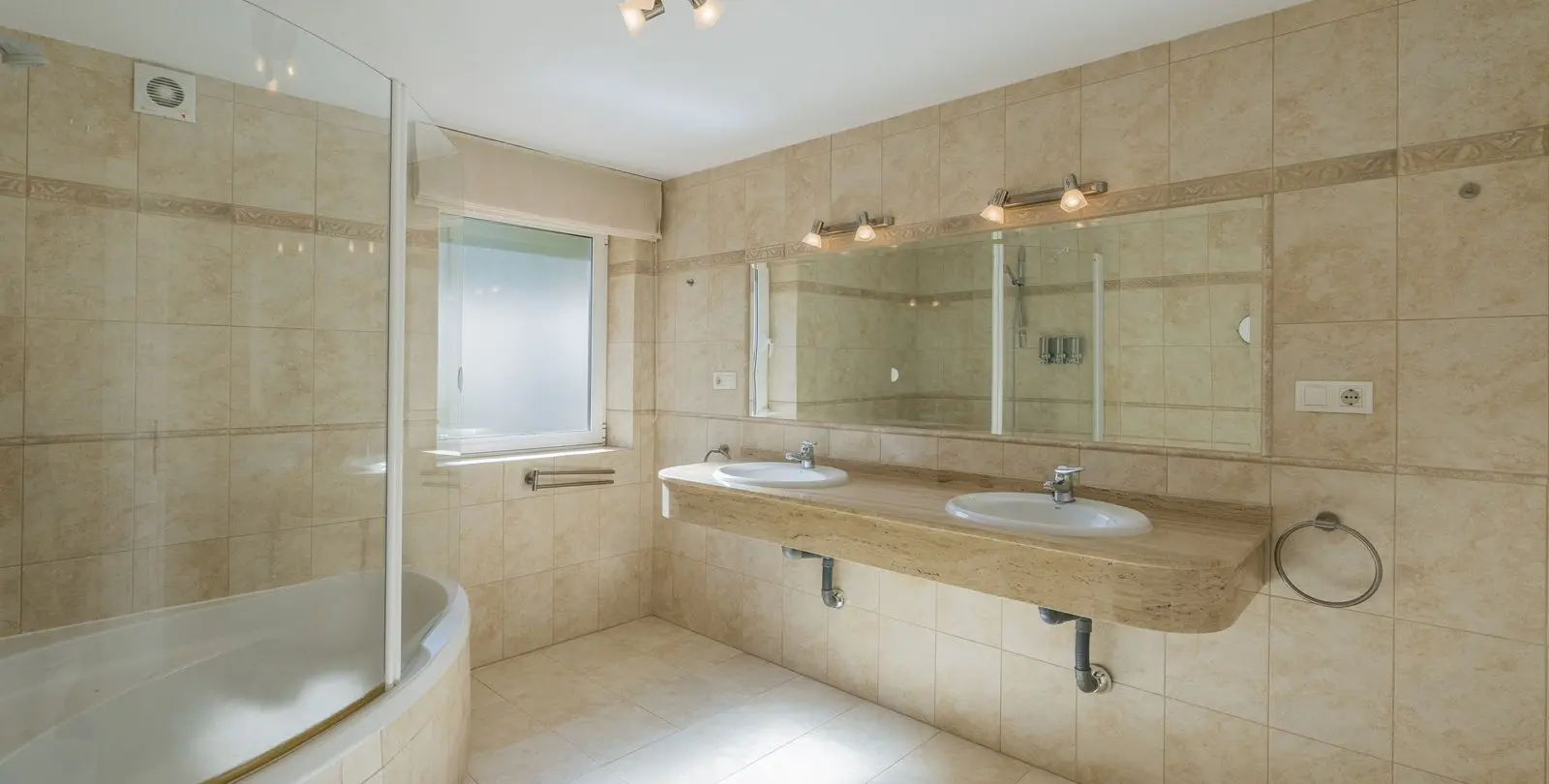 Sale of detached villa in Valtocado 14