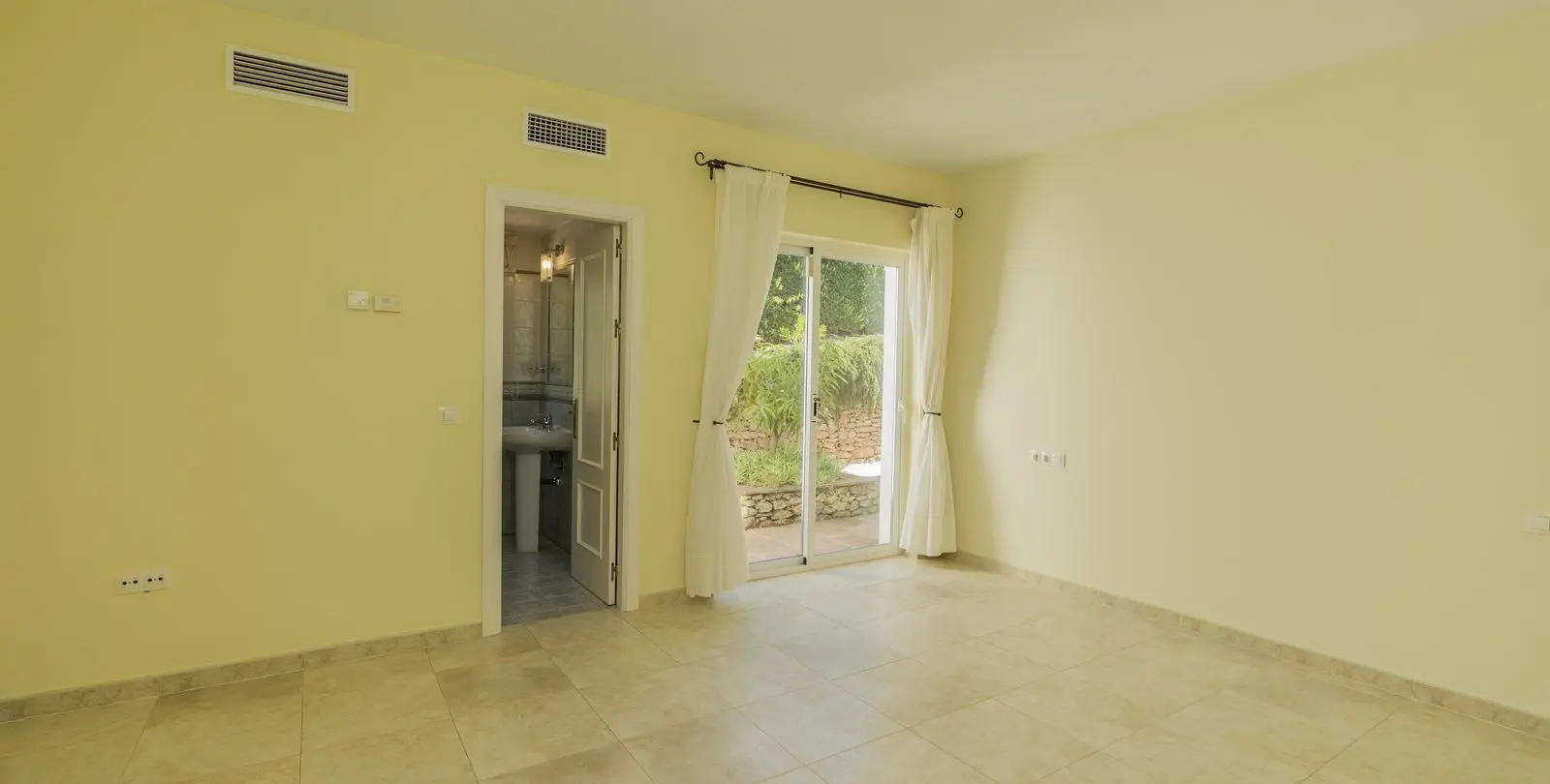 Sale of detached villa in Valtocado 26