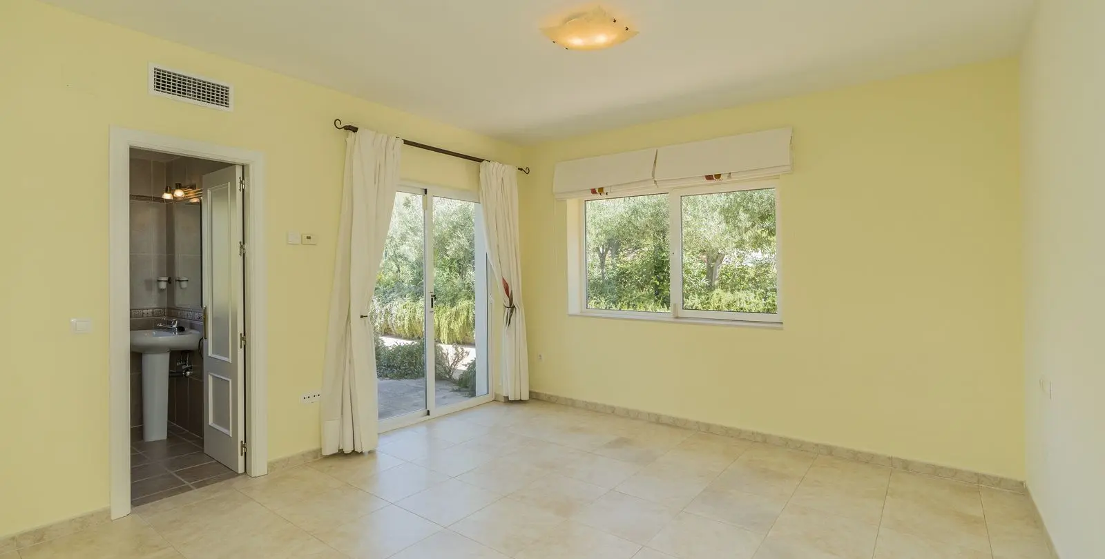 Sale of detached villa in Valtocado 29