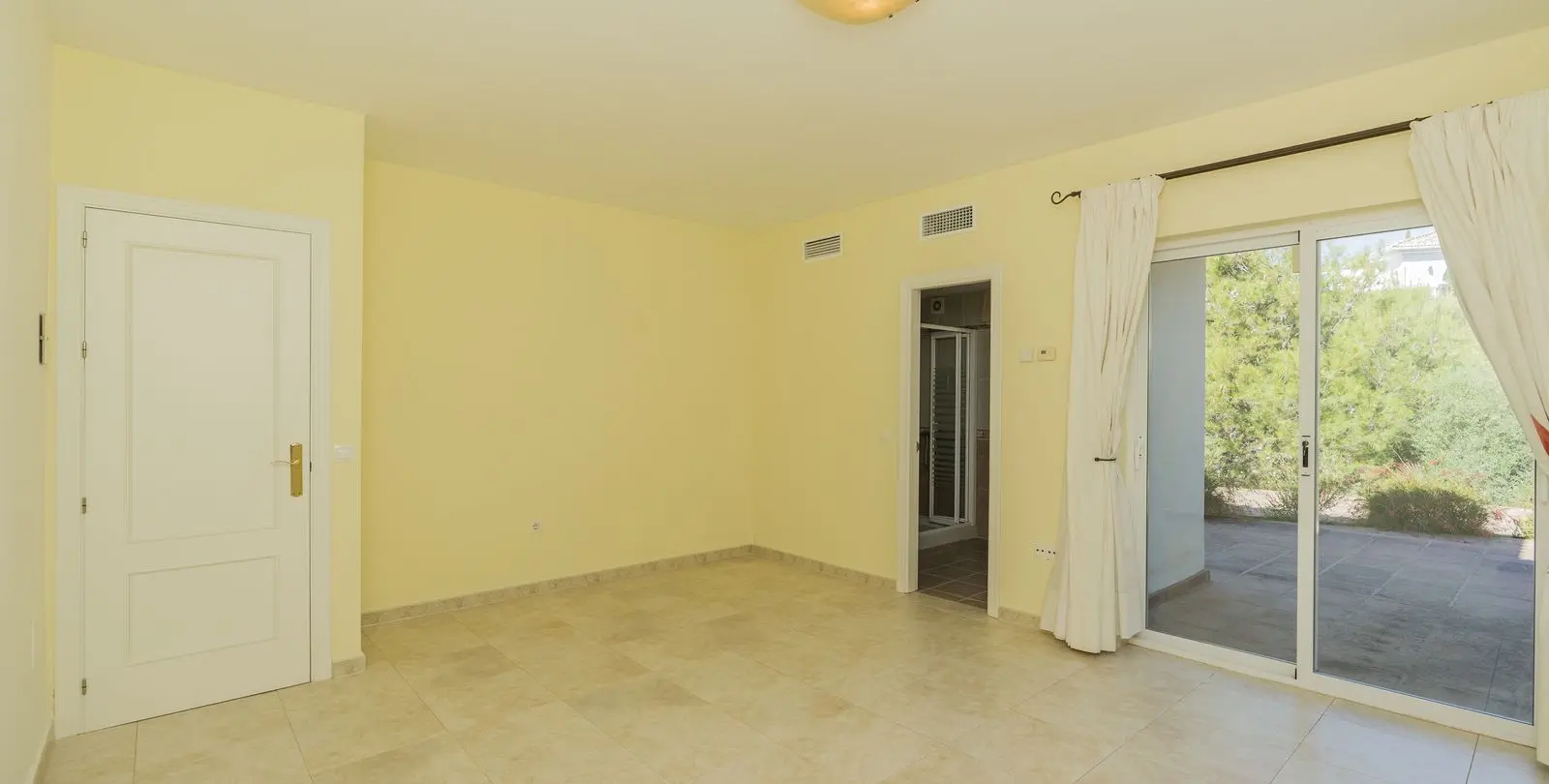 Sale of detached villa in Valtocado 30