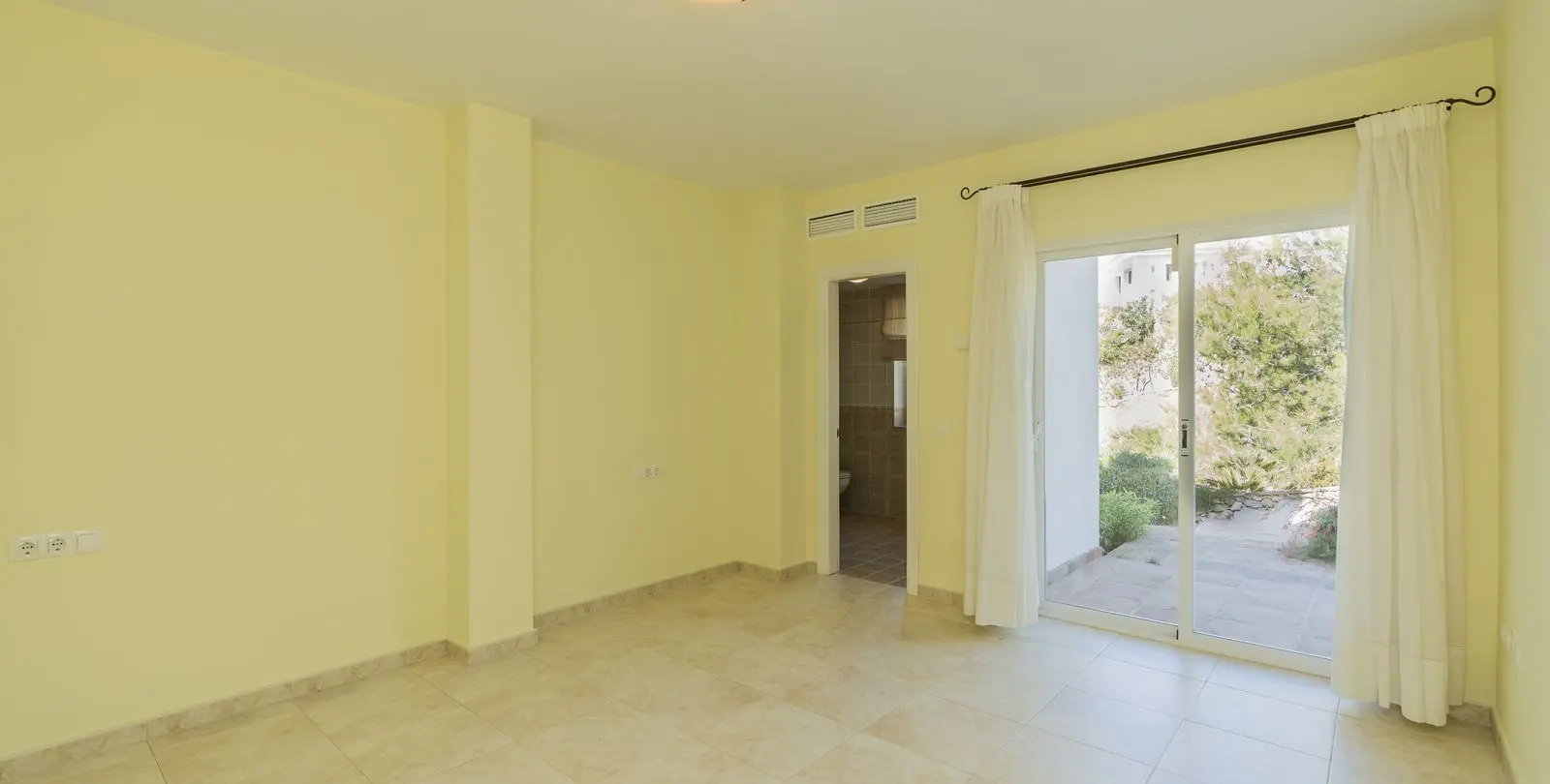 Sale of detached villa in Valtocado 32