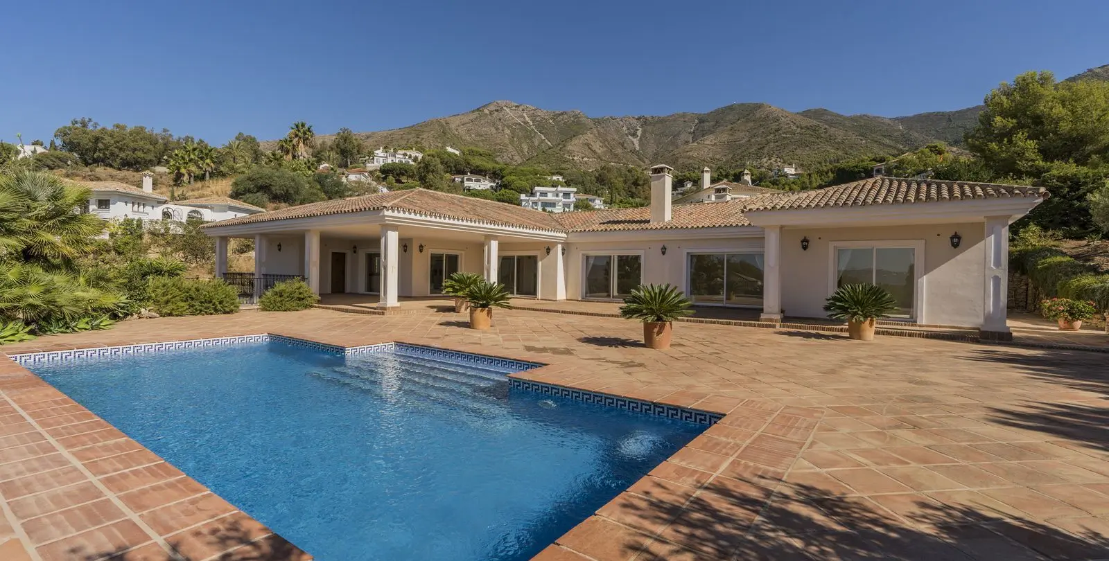 Sale of detached villa in Valtocado 46