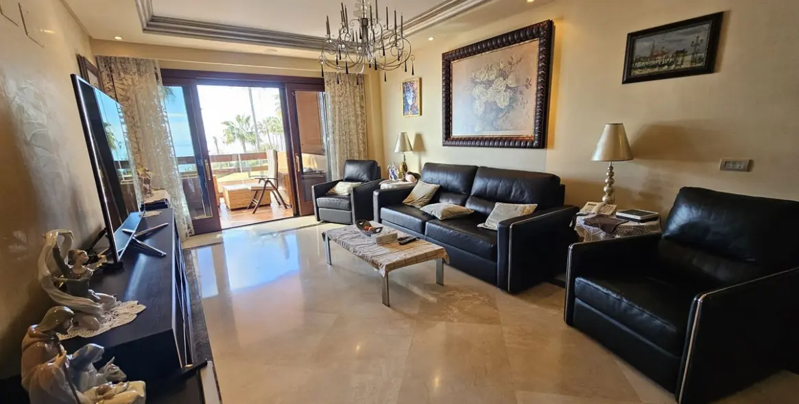 Short-term rent of middle floor apartment in Estepona 4