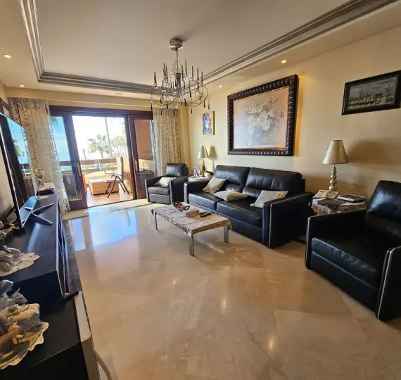 Short-term rent of middle floor apartment in Estepona