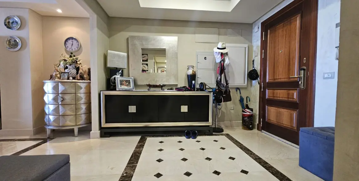 Short-term rent of middle floor apartment in Estepona 7