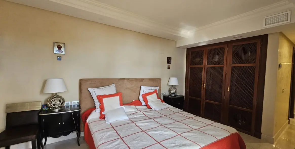 Short-term rent of middle floor apartment in Estepona 10