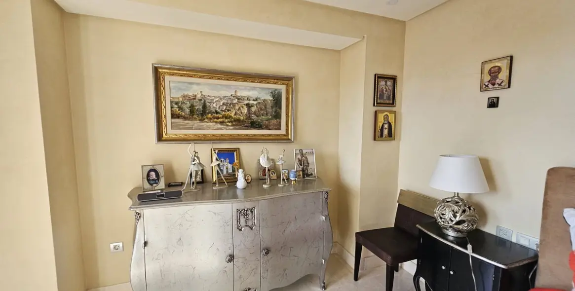 Short-term rent of middle floor apartment in Estepona 11