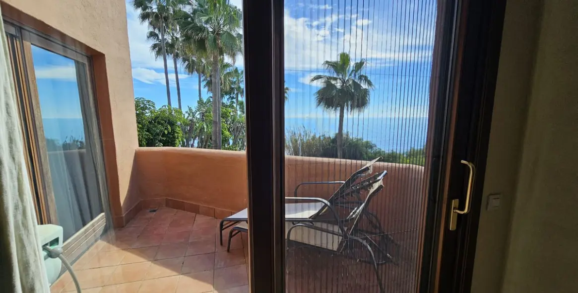 Short-term rent of middle floor apartment in Estepona 14