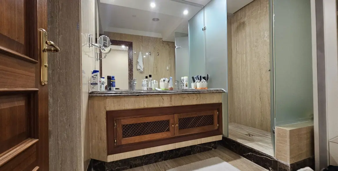 Short-term rent of middle floor apartment in Estepona 15