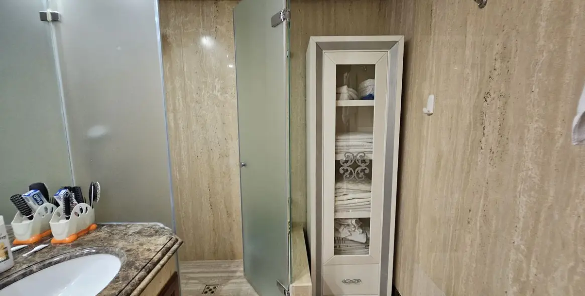 Short-term rent of middle floor apartment in Estepona 16