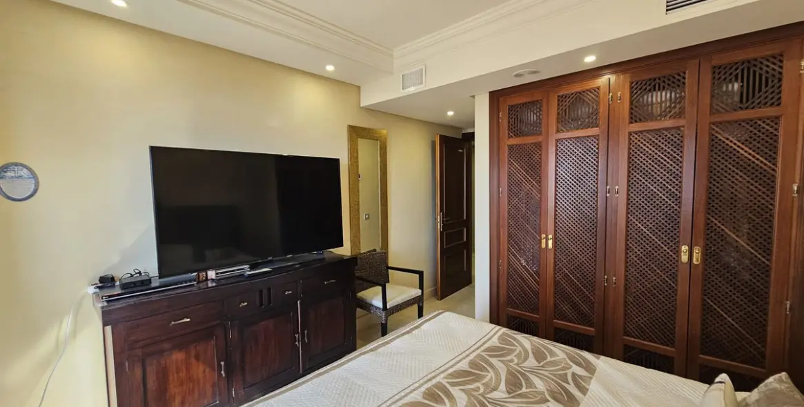 Short-term rent of middle floor apartment in Estepona 19