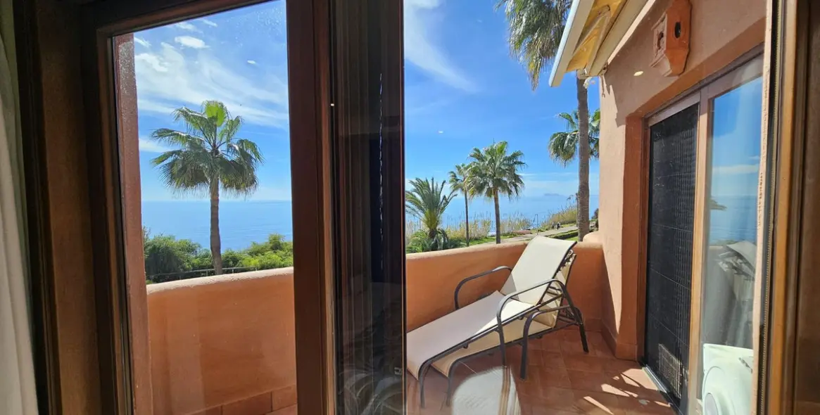 Short-term rent of middle floor apartment in Estepona 20