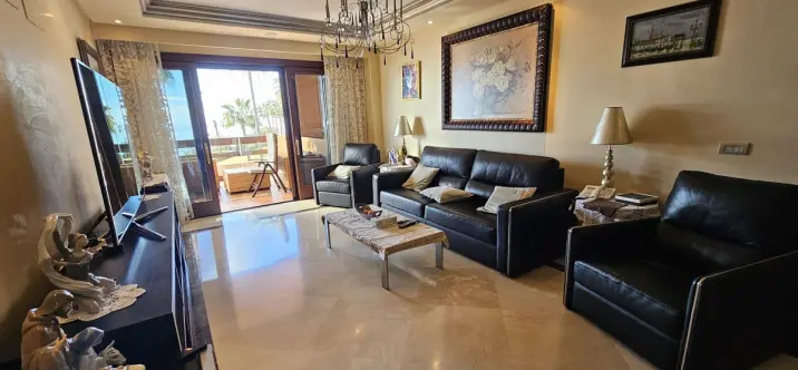 Краткосрочная аренда апартаментов на среднем этаже в Estepona 3