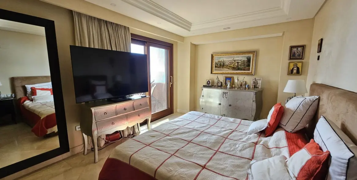 Alquiler a corto plazo de apartamento en planta media en Estepona 9
