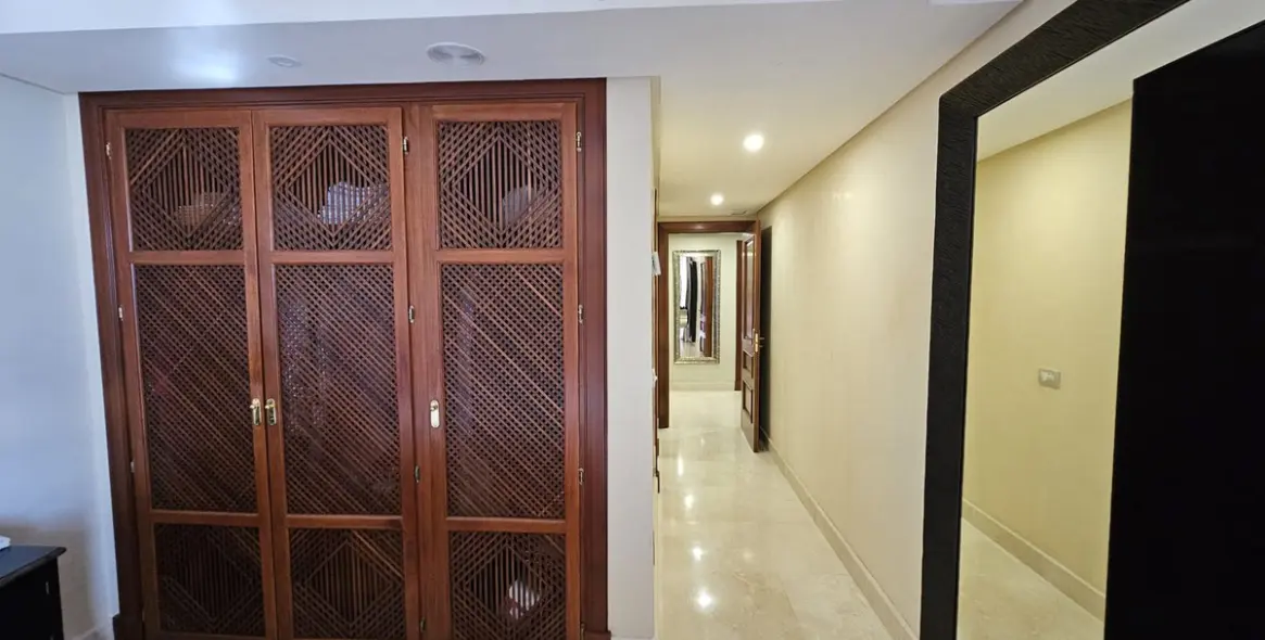 Alquiler a corto plazo de apartamento en planta media en Estepona 12