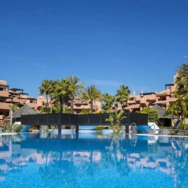 Short-term rent of middle floor apartment in Estepona