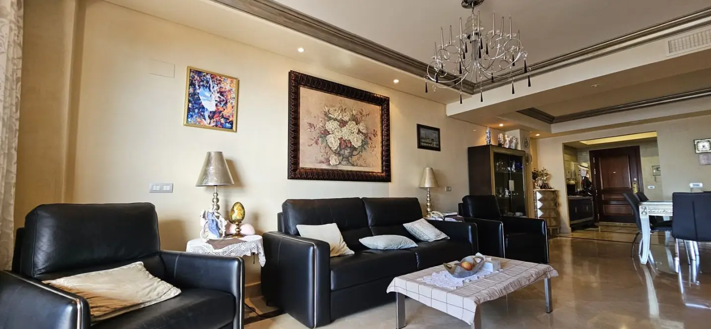 Short-term rent of middle floor apartment in Estepona 1