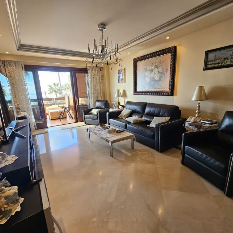 Short-term rent of middle floor apartment in Estepona