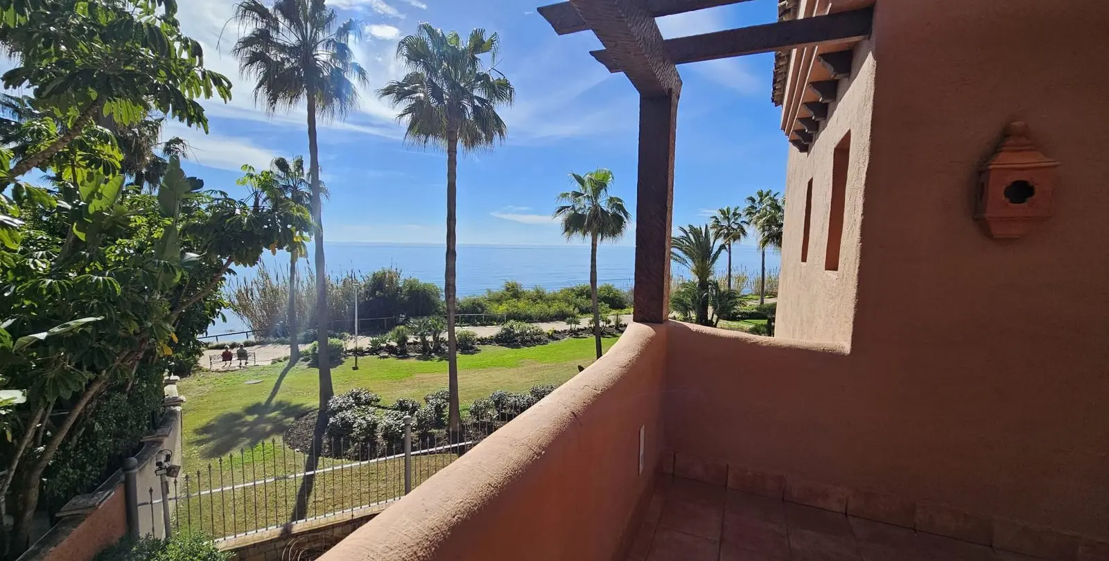 Краткосрочная аренда апартаментов на среднем этаже в Estepona 27