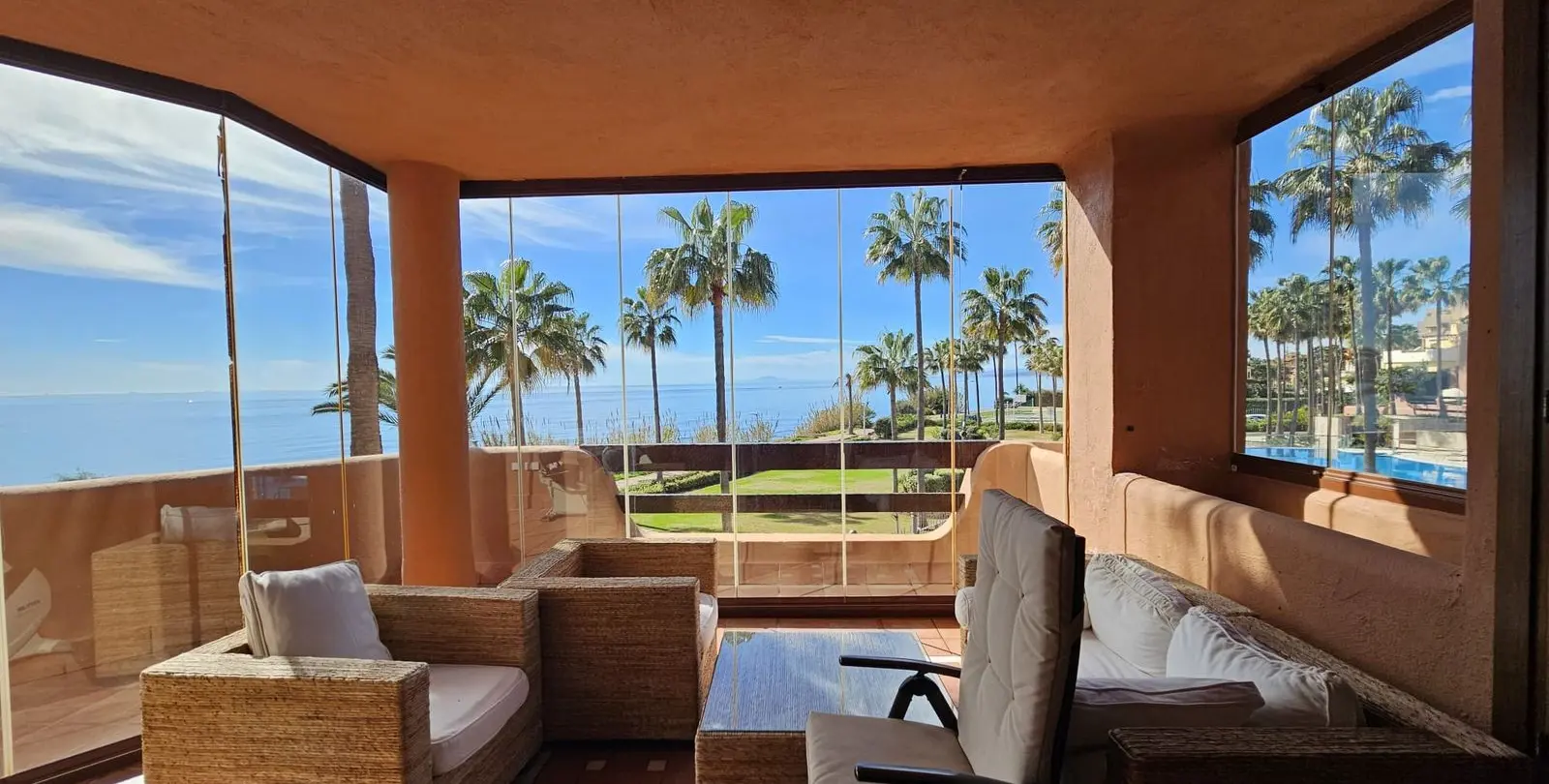 Краткосрочная аренда апартаментов на среднем этаже в Estepona 32