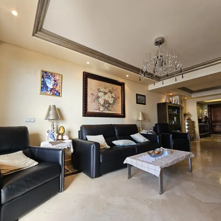 Venta de apartamento en planta media en Estepona