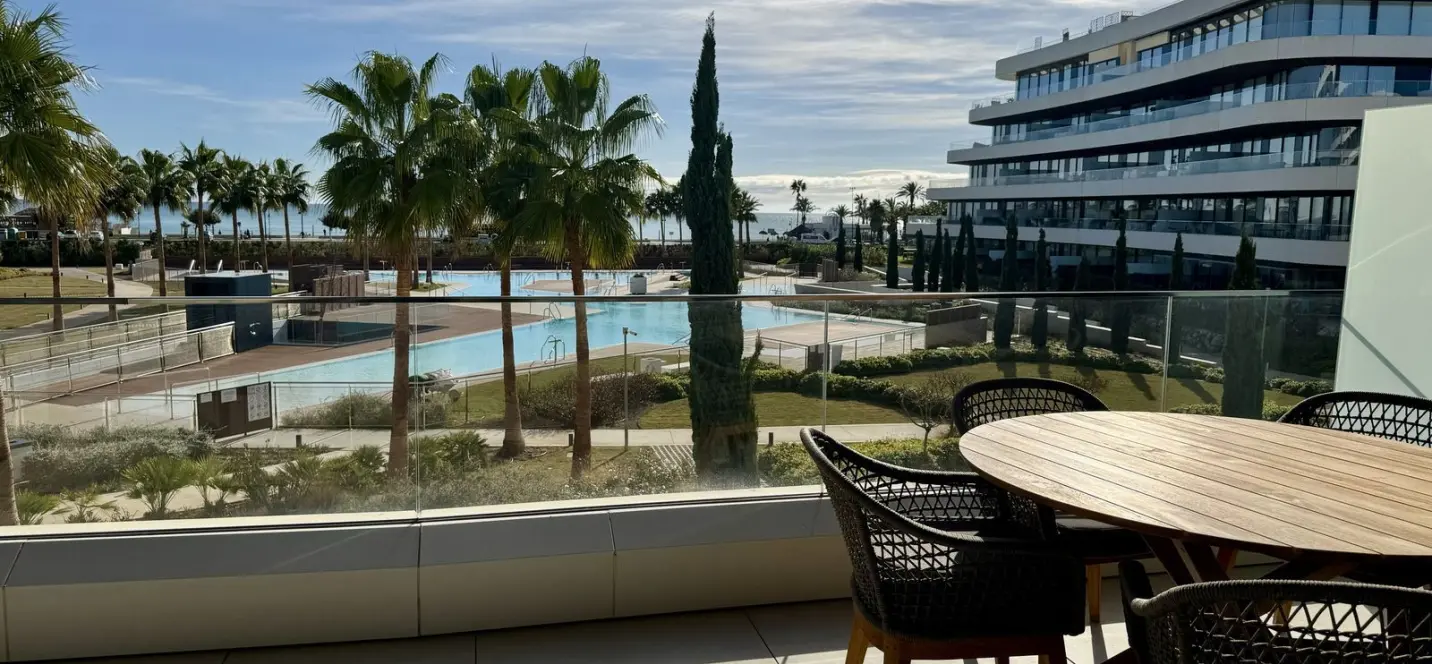 Sale of middle floor apartment in Los Alamos 0