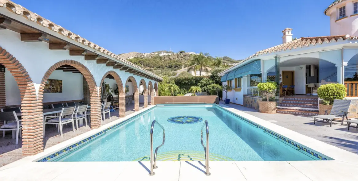 Sale of detached villa in Benalmadena Costa 1