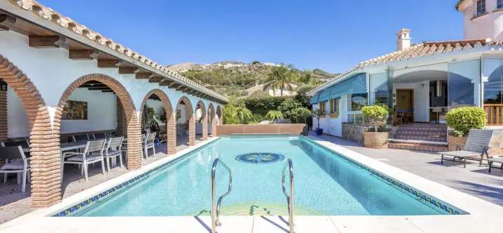 Sale of detached villa in Benalmadena Costa 0