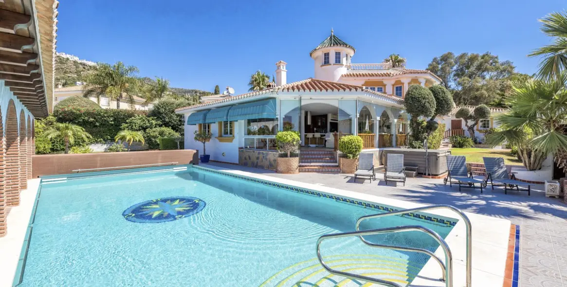 Sale of detached villa in Benalmadena Costa 2