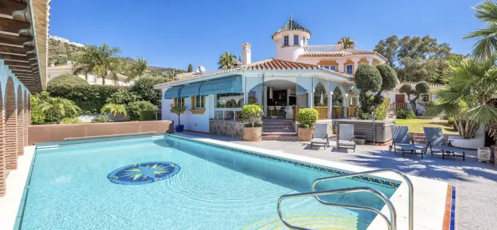 Sale of detached villa in Benalmadena Costa 1