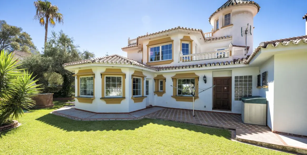 Sale of detached villa in Benalmadena Costa 4