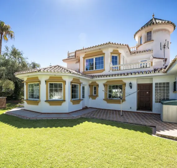 Sale of detached villa in Benalmadena Costa
