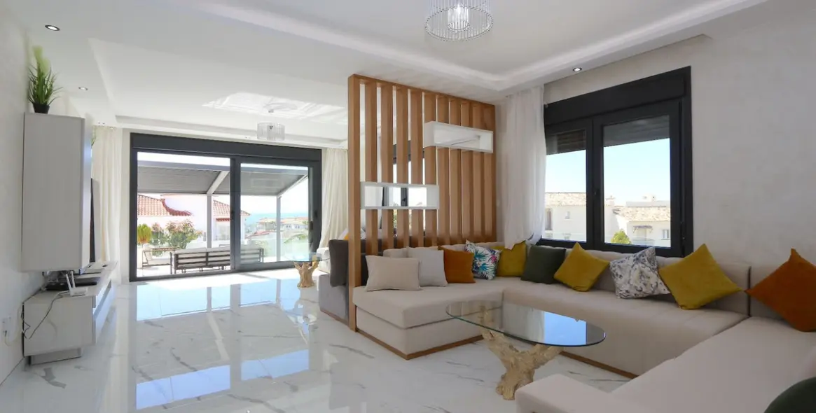 Продажа  отдельно стоящей виллы в Riviera del Sol 5